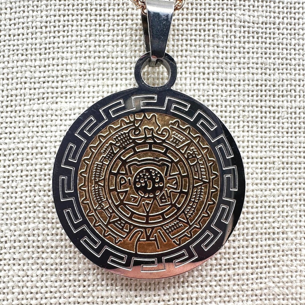 Vintage 90s‎ Aztec Calendar Pendant Necklace Gold Tone Greek Key Border Jewelry